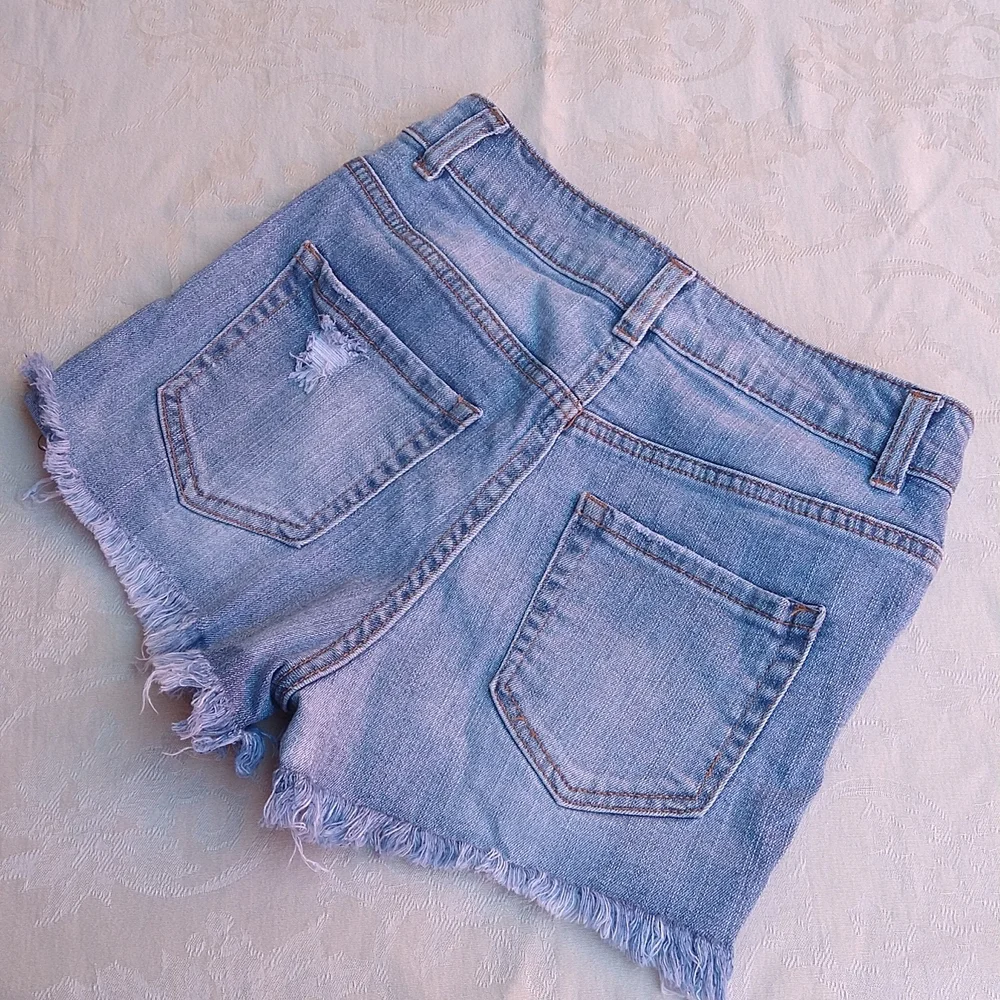 Size 4: REFUGE SHORTS - Picture 2 of 4